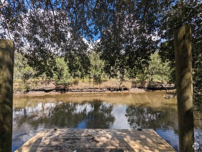 Building Photo - Private Crabbing Dock Rental