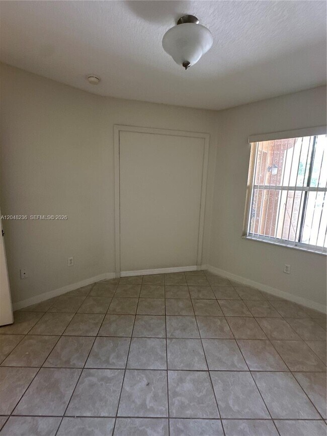 4952 Tradewinds Ter