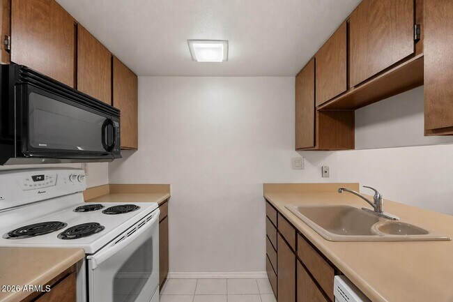 Photo - 3033 E Devonshire Ave Unidad 3015