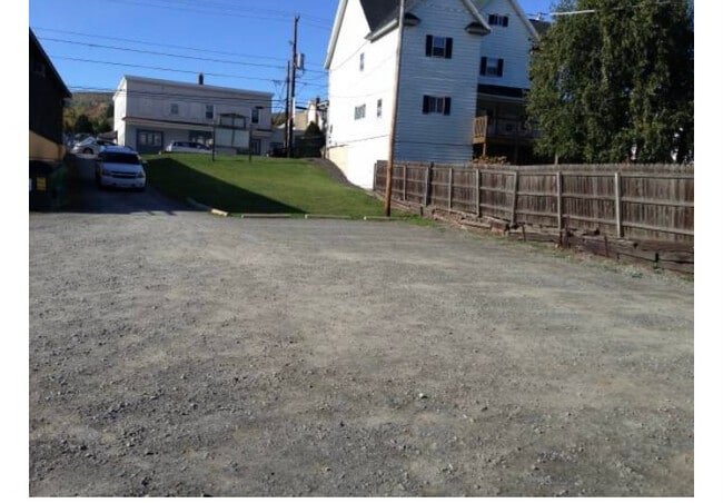 Photo - 1050 Main St