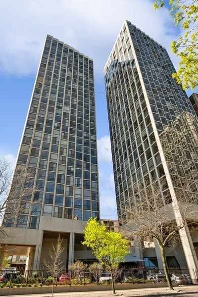 Building Photo - 345 W Fullerton Pkwy Unit 2107 Rental