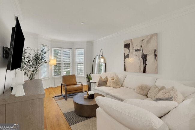 Photo - 375 Highland Ave NE