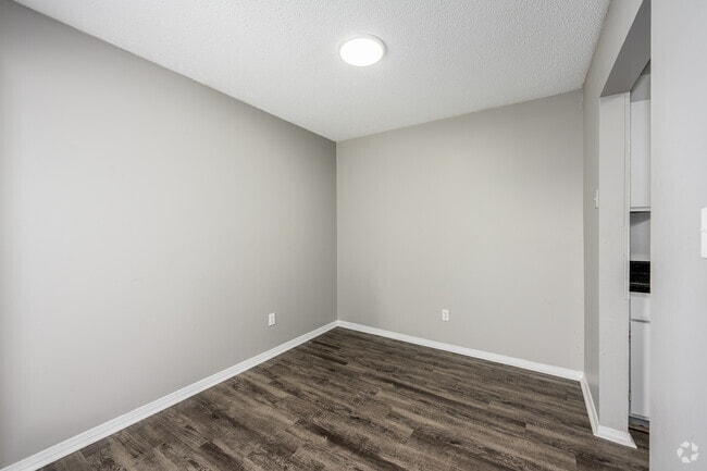 2BR, 1BA - 1,000SF - Dining Room