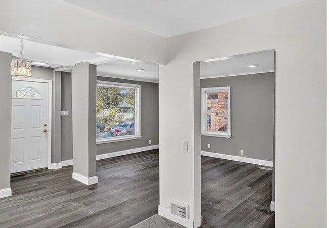 Photo - 8222 Roselawn St
