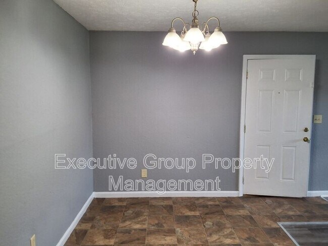 Photo - 365 Elmwood Dr