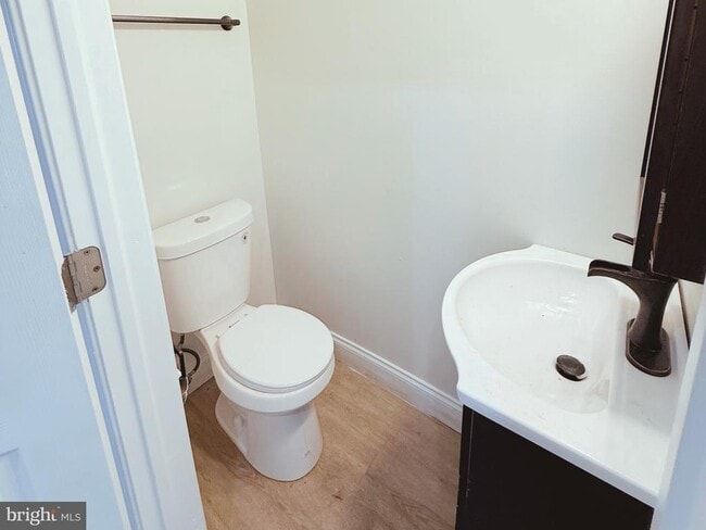 Photo - 714 Dolphin St