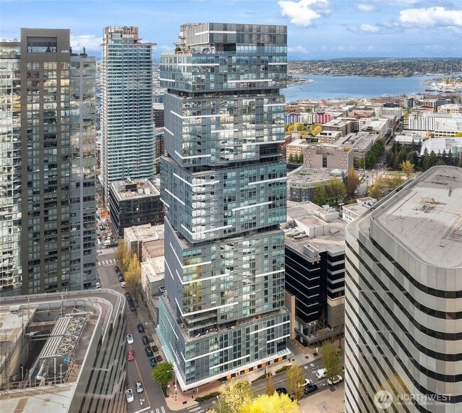 Building Photo - Seattle - Modern 1-Bedroom Condo with Stun...