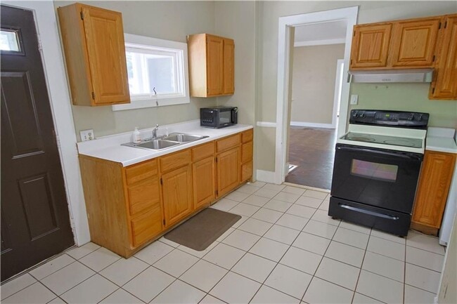 Photo - Great spot! 3br/1ba on Park Ave