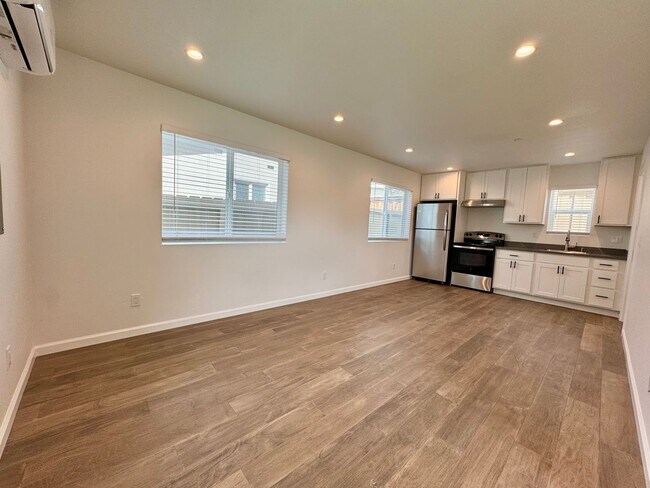 Photo - 1268 Prospect St Unit B