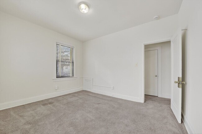 Photo - 5400 7th St NW