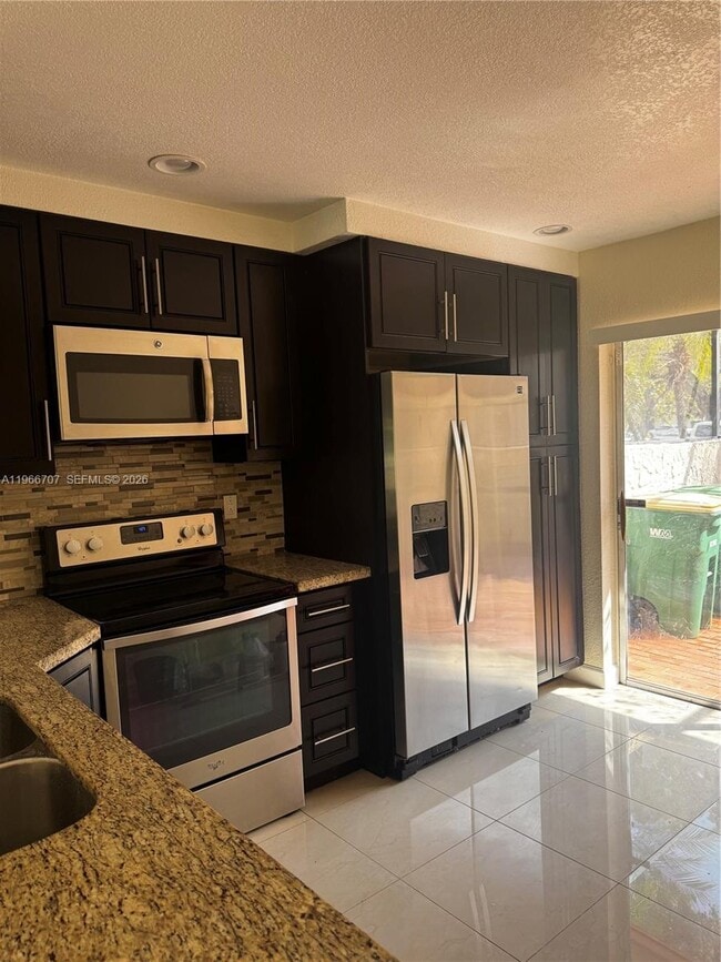 Photo - 9905 NW 66th St