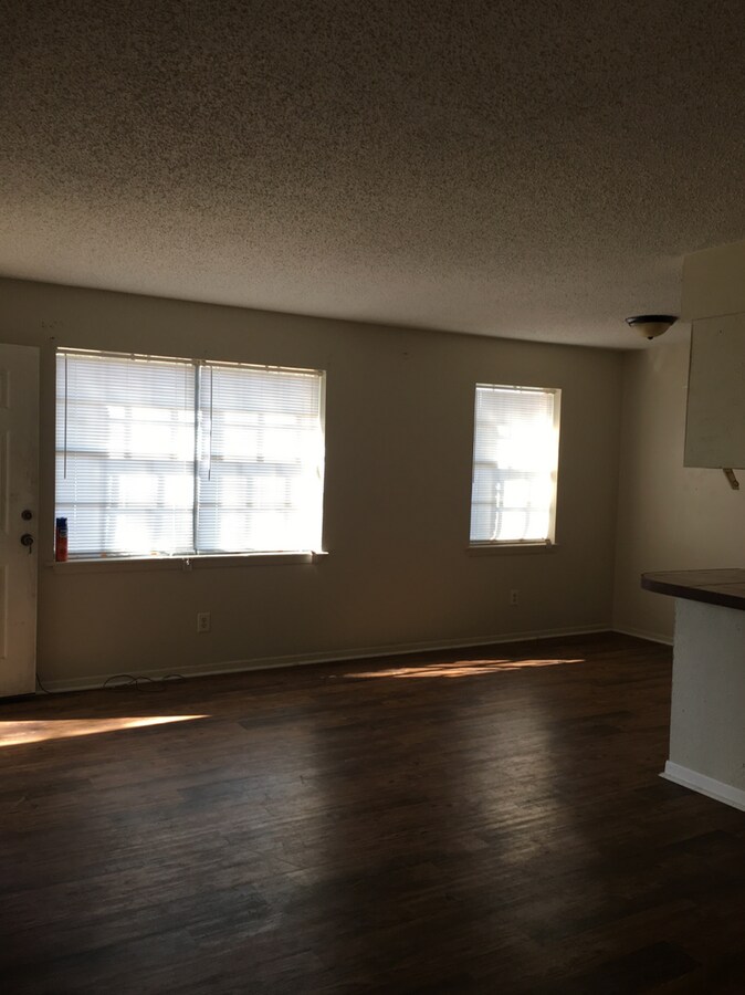 Photo - 2 Bed 1 bath apartment home Unit Apt 19