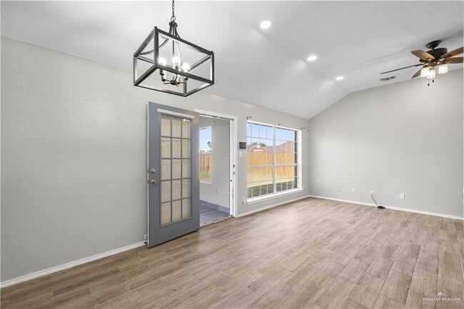 Photo - 37 E Xenops Ave