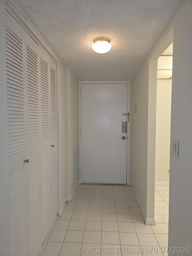 470 Executive Center Dr Unit 2k