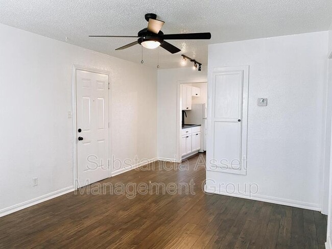 Photo - 1722 N Lindsay Ave