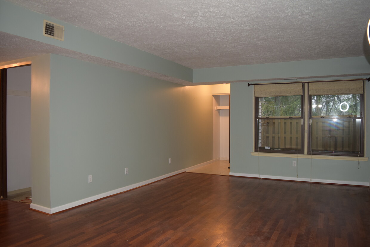 Photo - 19345 Surrey Ln (Northville, MI)