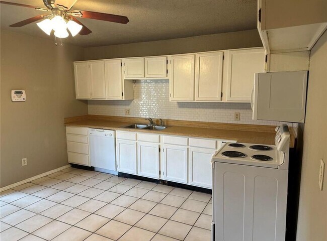 Photo - Cute Townhouse in the Heart of Norman, just minutes from OU!