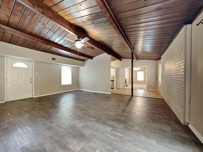 Photo - 729 Sherbrook Dr