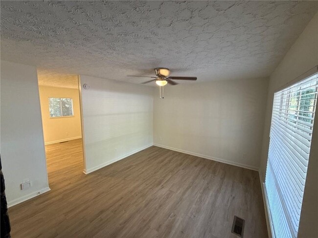 Photo - 630 Ward Pl