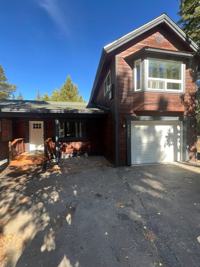 Photo - 1597 Atroari St