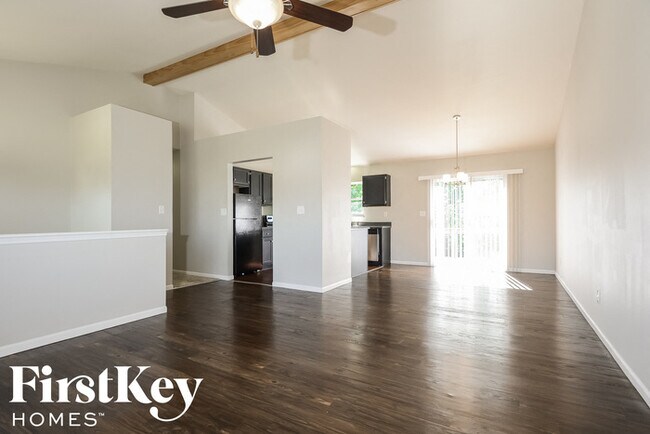 Photo - 664 Ballantrae Dr