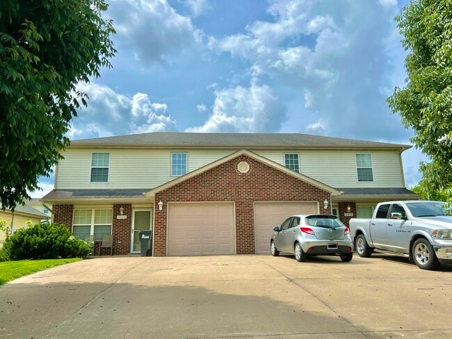 Building Photo - 3410 Zinnia Dr