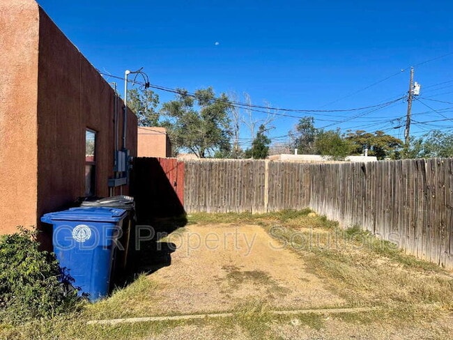 Photo - 3531 Ross Ave SE