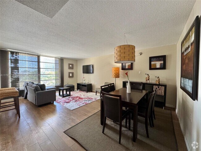 Building Photo - 1750 NE 115th St Unit 405 Rental