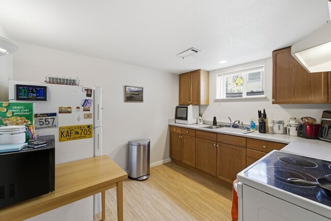 Photo - Cozy 1-Bed 1-Bath Basement Apartment blocks from CSU!