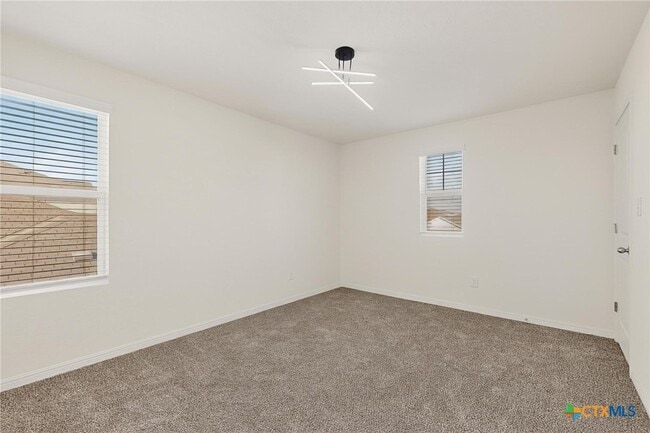 Building Photo - 361 Wren Ln
