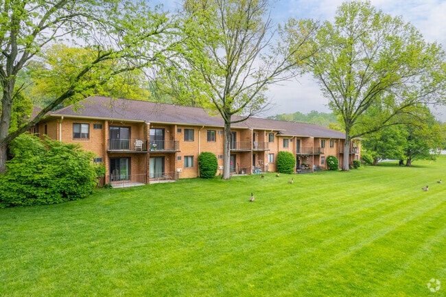 Whiteland West Apartments