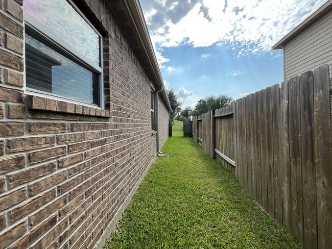 Building Photo - 20559 Iron Seat Dr