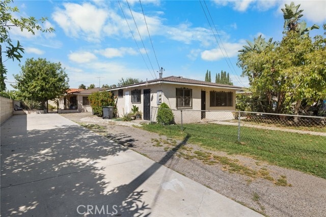 Photo - 207 Flora St