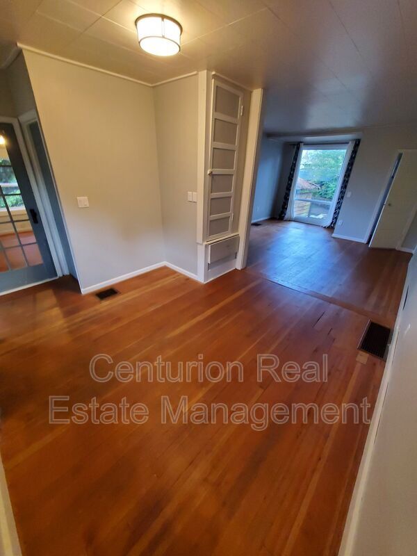 Photo - 1932 Chemeketa St NE