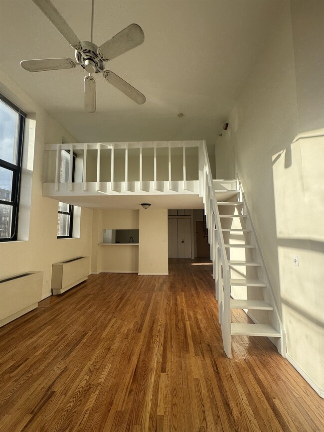 Building Photo - 80 Park Ave Unit 3E