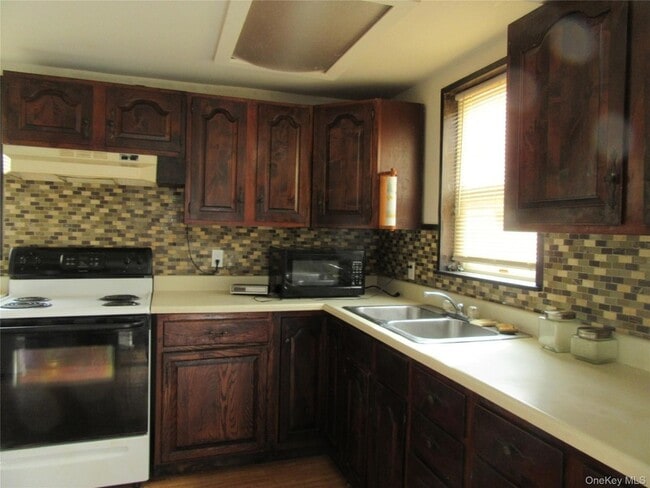 Photo - 24 Cromwell Hill Rd