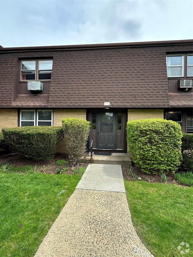 Building Photo - 1 Germonds Village Unit 2 Rental