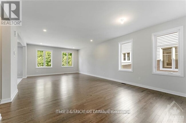 Photo - 89 Hackamore Cres