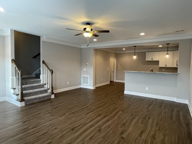 Photo - 338 Broadberry Ave