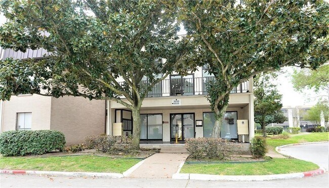 Photo - 3025 Walnut Bend Ln Unit 38