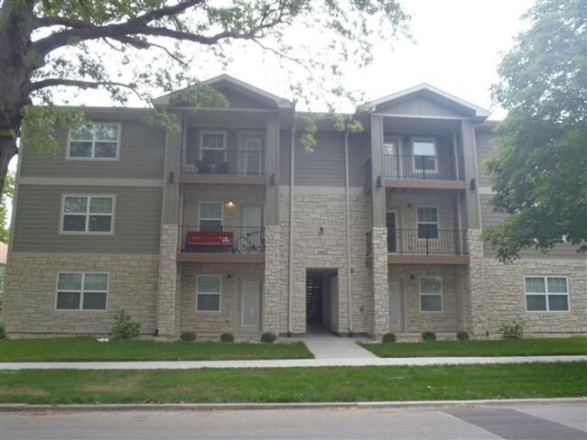 PRE LEASING 2 BED 2 BATH UNIT CLOSE TO KSU! - PRE LEASING 2 BED 2 BATH UNIT CLOSE TO KSU! House