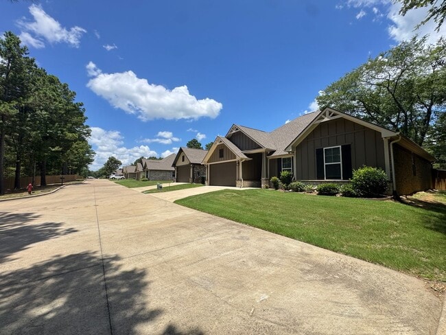 3945 Old Omen Rd