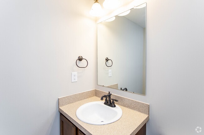 1BR, 1.5BA - 1,140 SF - Oxford