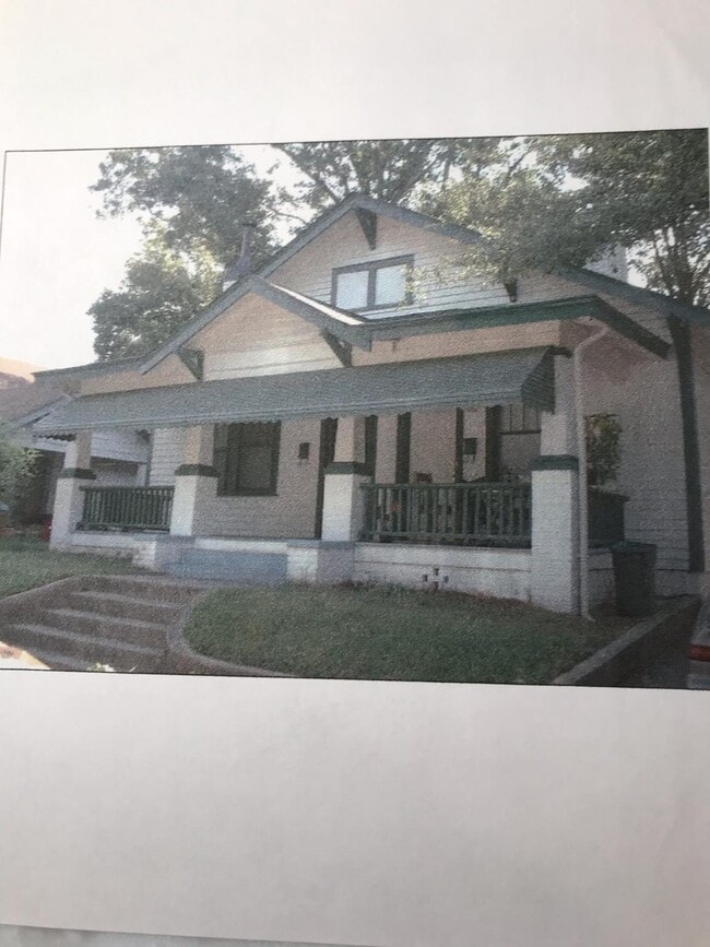 Building Photo - 207 S Summit St Rental
