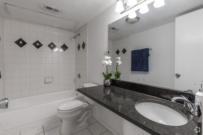 2BR, 1BA - 840SF - Bathroom - Amherst Oaks