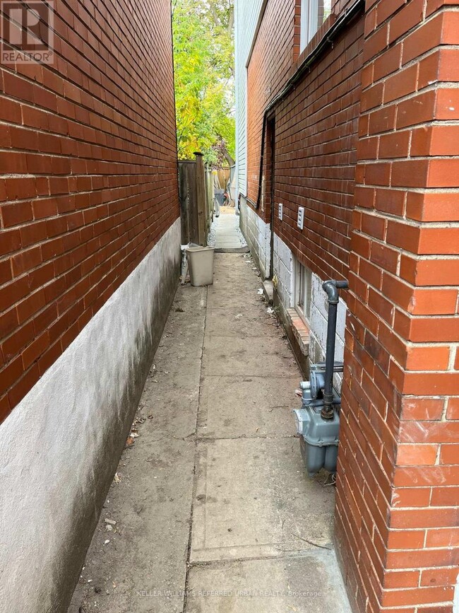 Photo - 98 Frontenac Ave