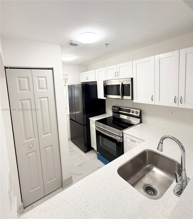 Building Photo - 7991 NW 8th St Unit 113B