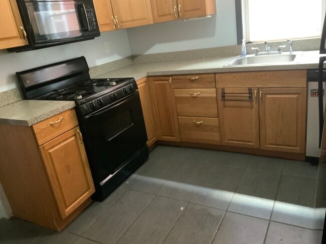 Photo - 520 Kenyon St NW