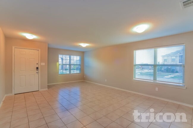 Photo - 2511 Glen Hollow Dr