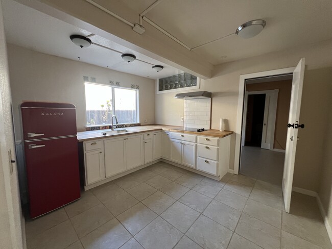 Kitchen - 517 Ocean View Ave Apartments Unit Downstairs